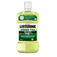 Listerine Green Tea Mild Taste 500 ml termékfotó, extra cavity prevention vs. brushing alone és with fluoride to keep the natural strength of teeth feliratokkal