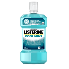 Listerine Cool Mint 500 ml termékfotó, Protects from Germs left after brushing és Deep Cleaning effect up to 12 hours freshness feliratokkal